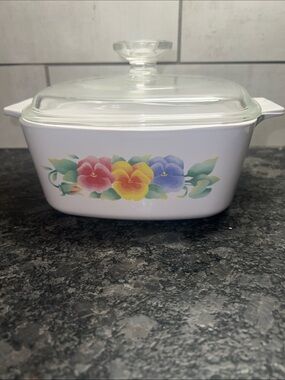 1.5 ltr CORNINGWARE SUMMER BLUSH Bakeware Casserole Dish with Lid. VINTAGE PIECE